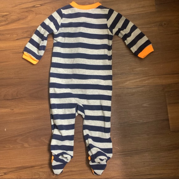Carter's Zipper footie pajamas 9 months - Picture 4 of 5